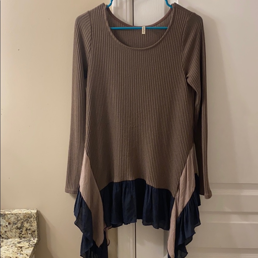 Super cute flowy sweater!